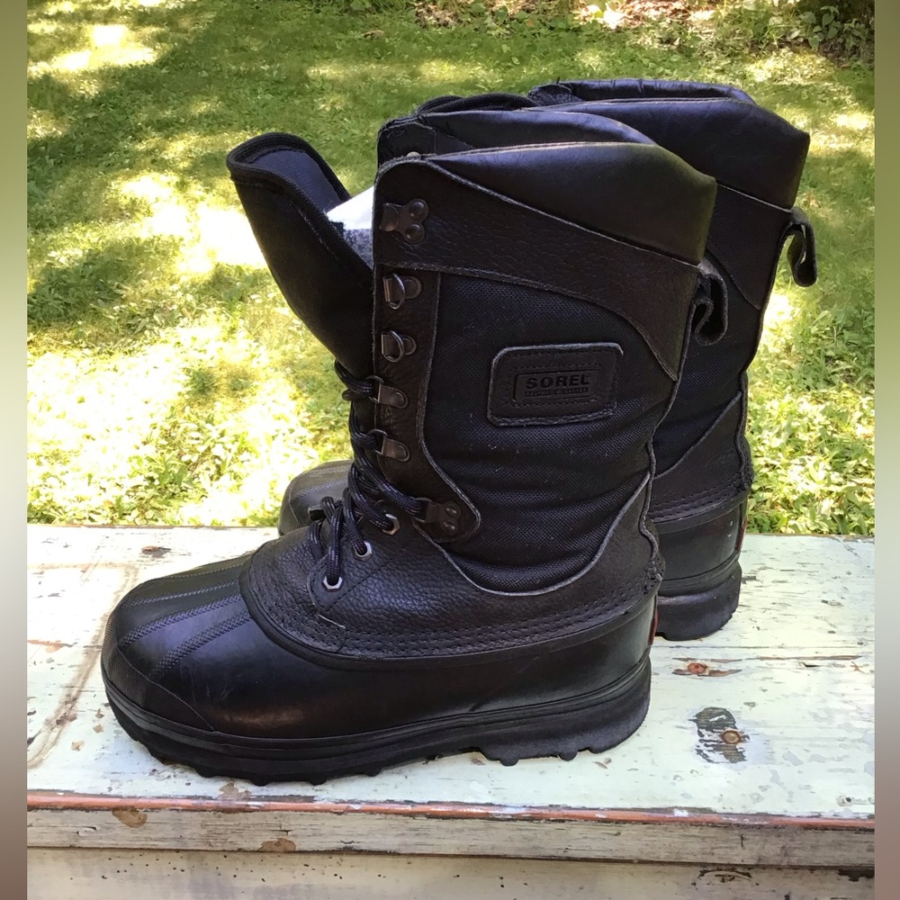 VINTAGE Sorel Women’s/Men’s  Black Snow Boots size 9.5-10 Or MENS 8